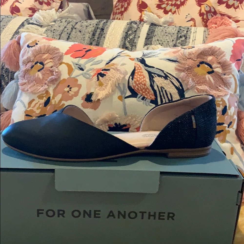 Toms Black flats